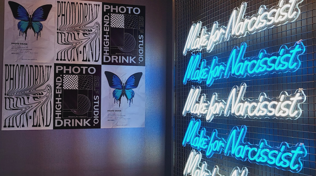 LEDネオン看板が店舗デザインに欠かせない理由