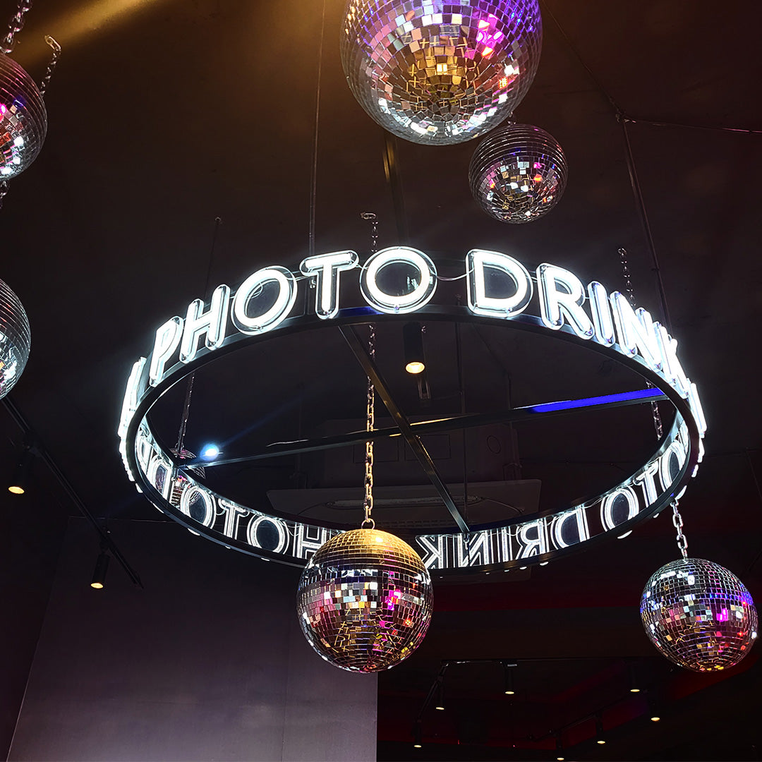 シャンデリア·ネオンサイン